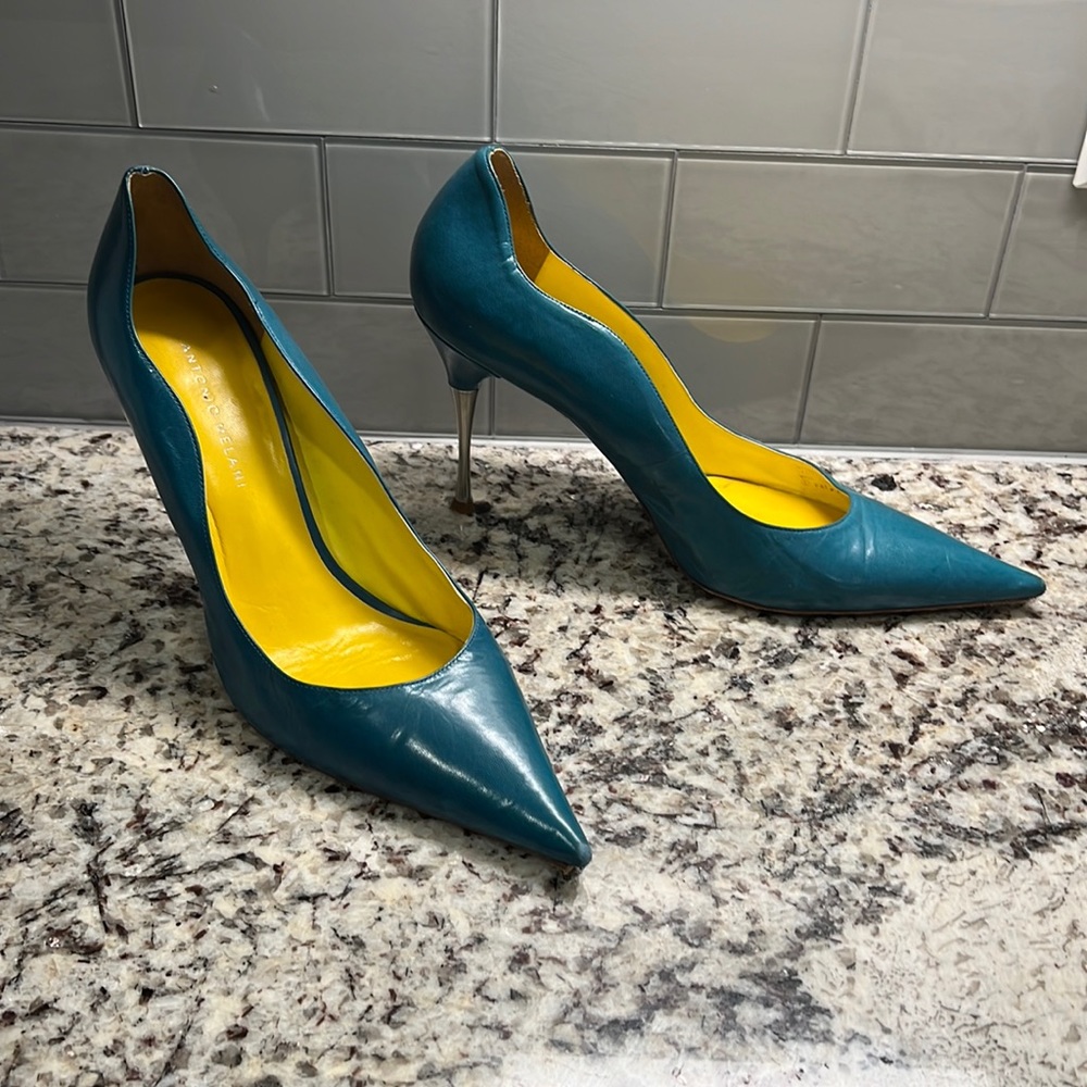 Antonio Melani pumps